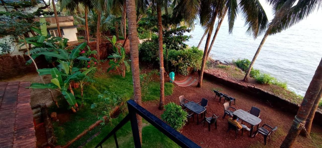 Bed and Breakfast Perch By The Sea Каннур Екстер'єр фото