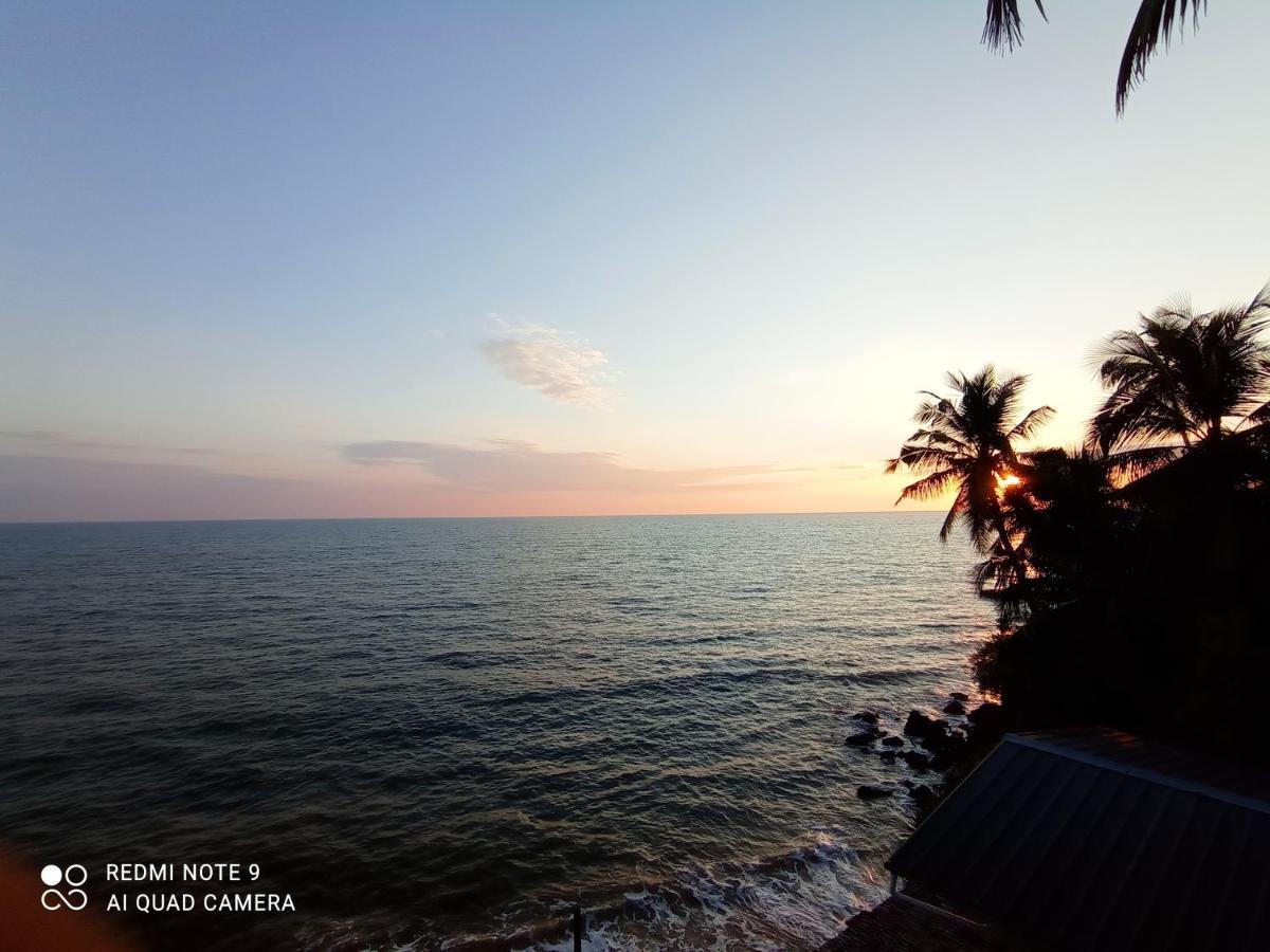 Bed and Breakfast Perch By The Sea Каннур Екстер'єр фото